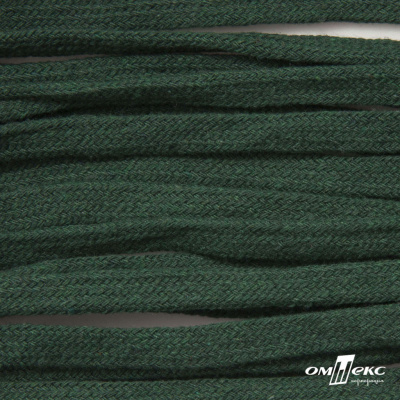Шнур плетеный d-8 мм плоский, 70% хлопок 30% полиэстер, уп.85+/-1 м, цв.1016-т.зеленый - купить в Дербенте. Цена: 742.50 руб.