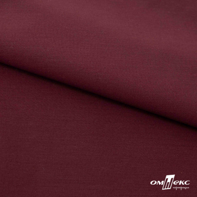 Ткань сорочечная стрейч 19-1528, 115 гр/м2, шир.150см, цвет бордо - купить в Дербенте. Цена 307.75 руб.